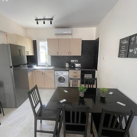Mari House-Close To The Beach Paphos Bagian luar foto